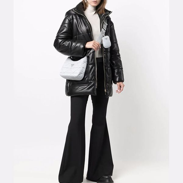 プラダ リナイロン クロスボディバッグ 偽物 1BC151